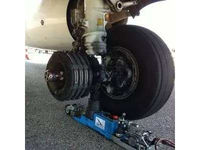 你知道飛機(jī)剎車盤(pán)吸收的能量有多大嗎？