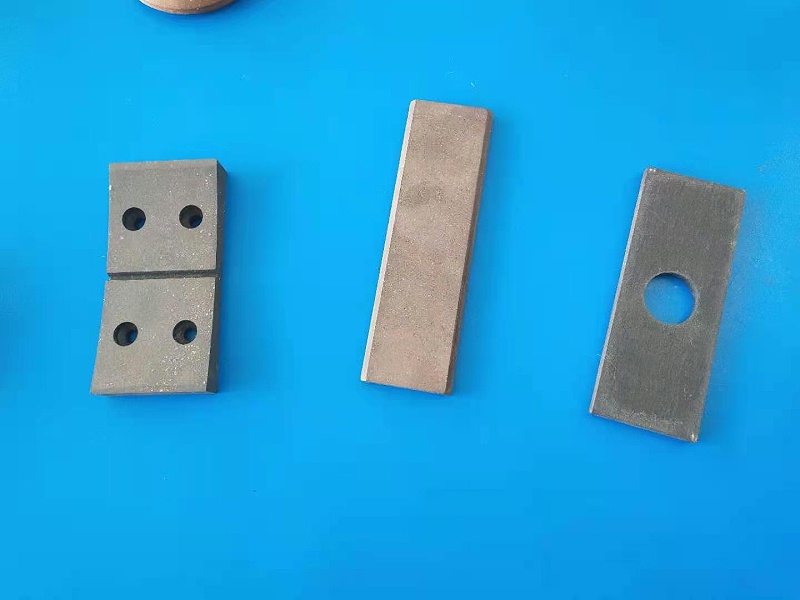 淺談電梯摩擦片出現(xiàn)狀況時(shí)應(yīng)對(duì)辦法