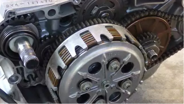 摩托車(chē)離合器應(yīng)該怎么調(diào)整呢？