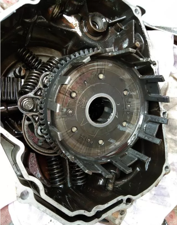 什么？125摩托車剛換了離合器還沒力，原來有個(gè)小問題沒解決