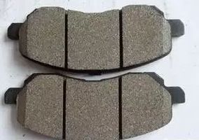 有些人喜歡把剎車片換成陶瓷的，這是為什么